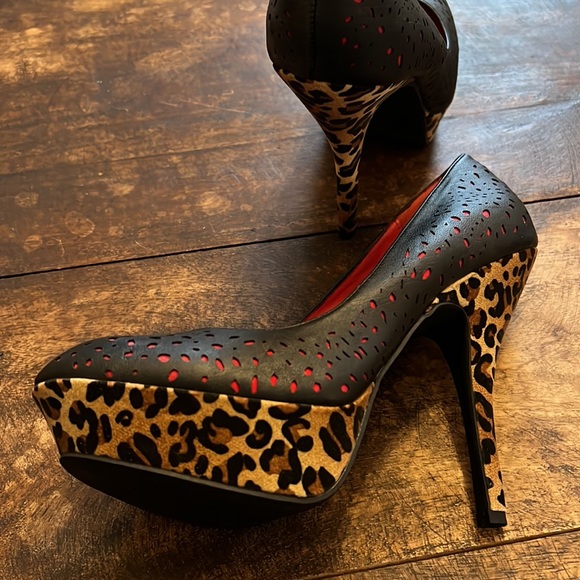 Léopard 🐆 platforms with red and black leather too detail - Picture 4 of 5